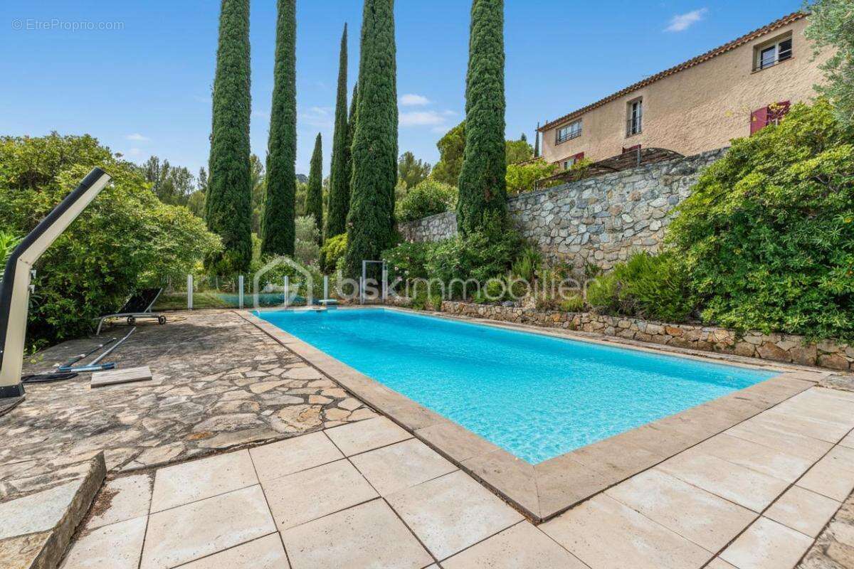 Maison à LE REVEST-LES-EAUX