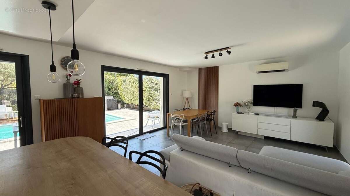 Maison à vendre 4 pièces CEYRESTE (13) - photo 3