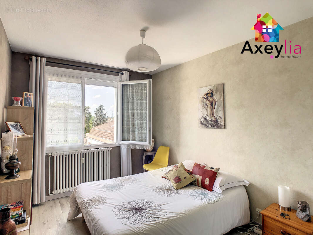 A vendre - roanne centre ville - grand appartement 4 chambres avec deux garages - photo 10