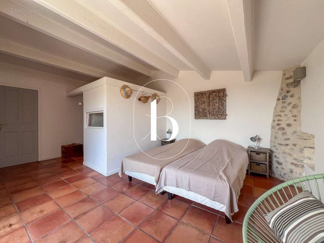 Maison 350 m² à Bessas  - photo 28