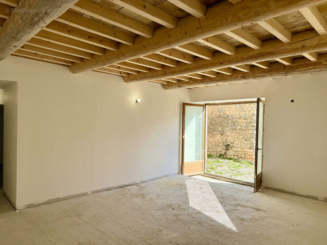 Dickjan POPPEMA d' eXp France vous propose un appartement T5 dans un ancien château - Appartement à SAINT-CHRISTOL