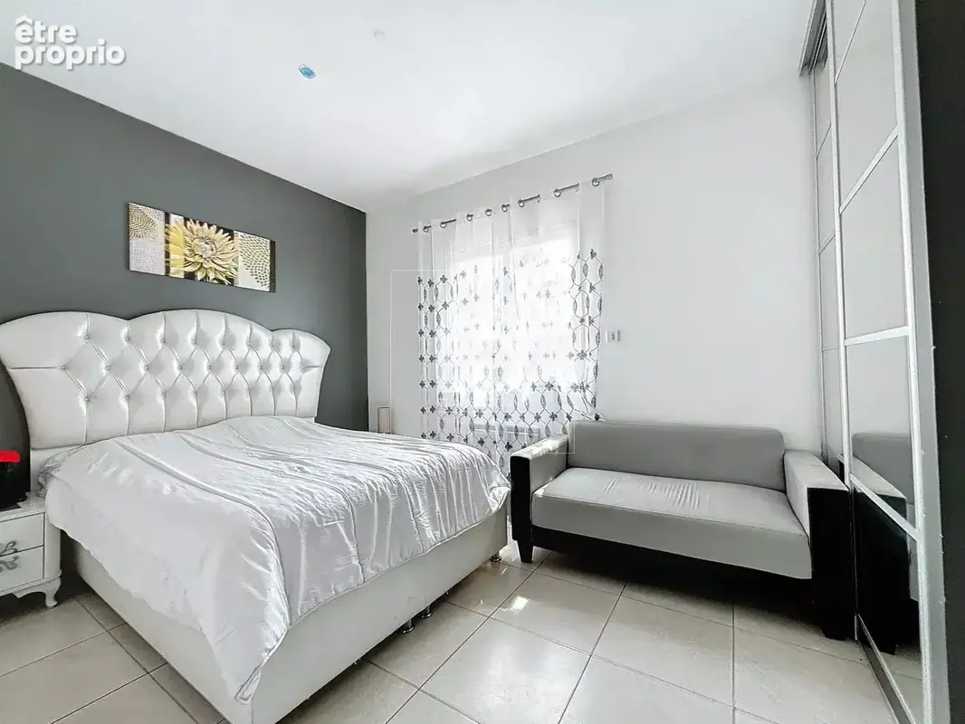 Jolie maison 6 pièces de 121 m² avec garage, sur une parcelle de 596 m² dans un secteur résidentiel et bucolique de Villeneuve T - photo 7
