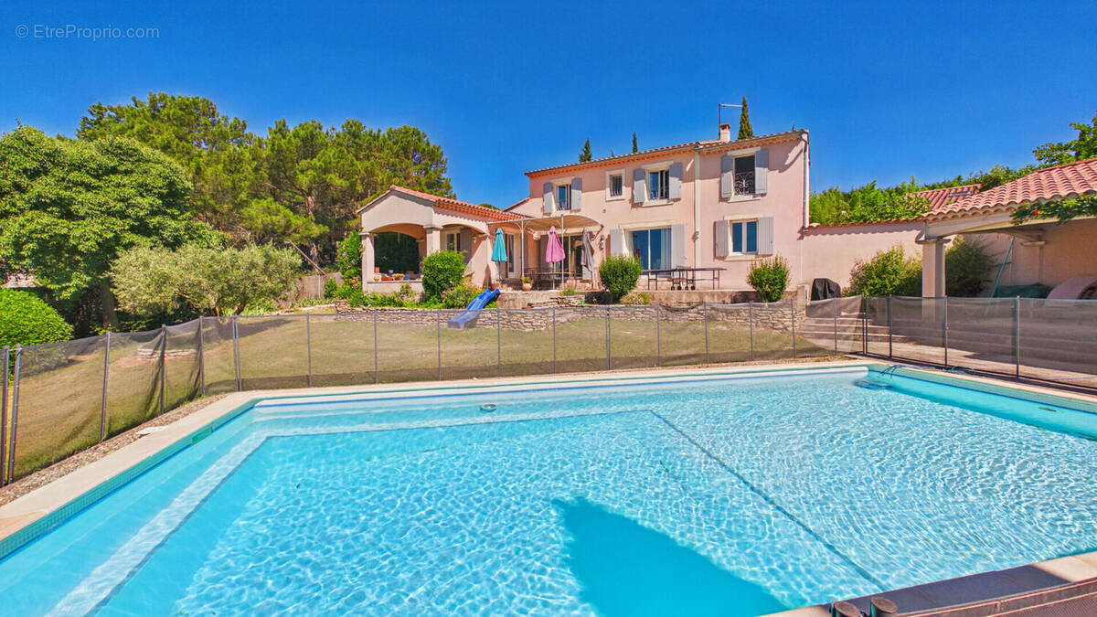 Maison à EYRAGUES