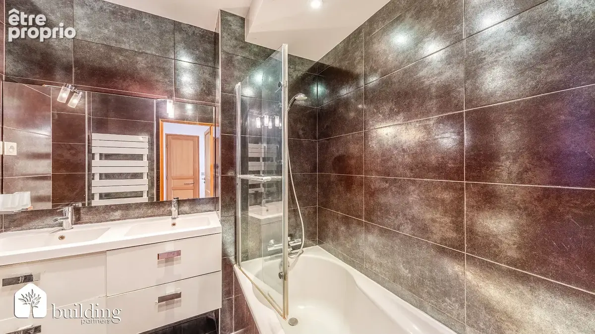 A vendre - Neuilly-sur-Seine Proche Saussaye - Appartement 6 pièces avec balcon de 97.10m² - photo 14