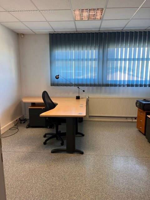 À vendre   Ensemble immobilier professionnel avec bureaux, entrepôts sur 8 136 m2 - photo 19