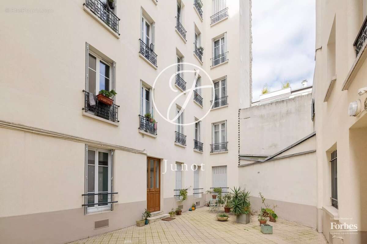 Appartement à PARIS-18E