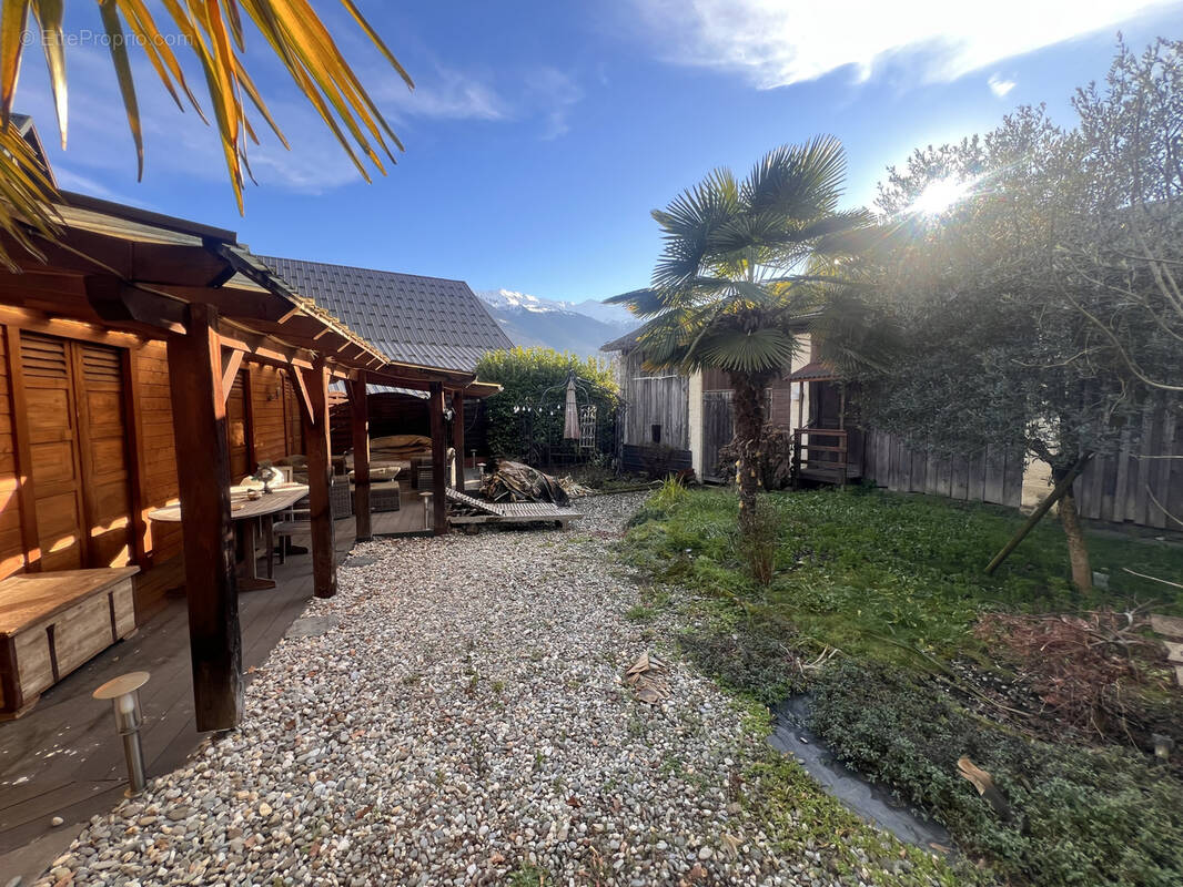 Maison à GILLY-SUR-ISERE