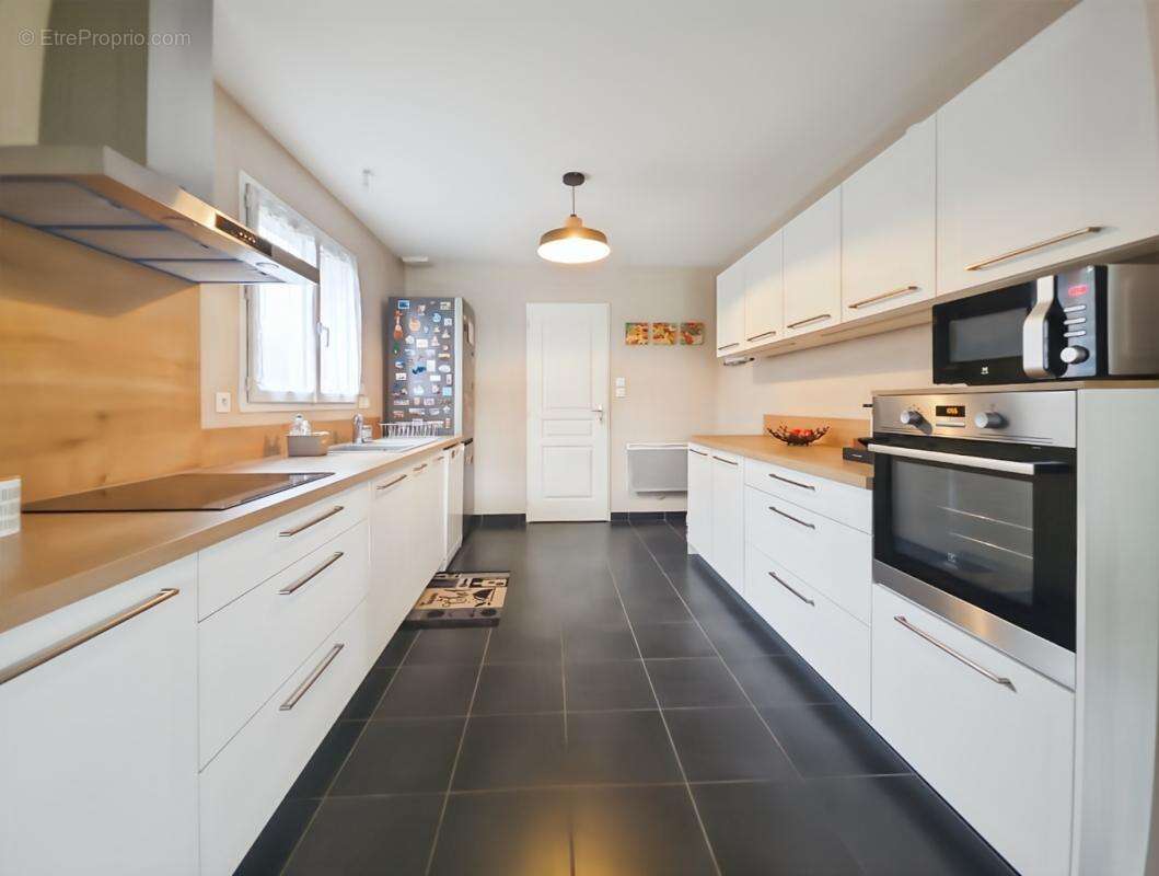 Maison à LA CHAPELLE-DU-CHATELARD