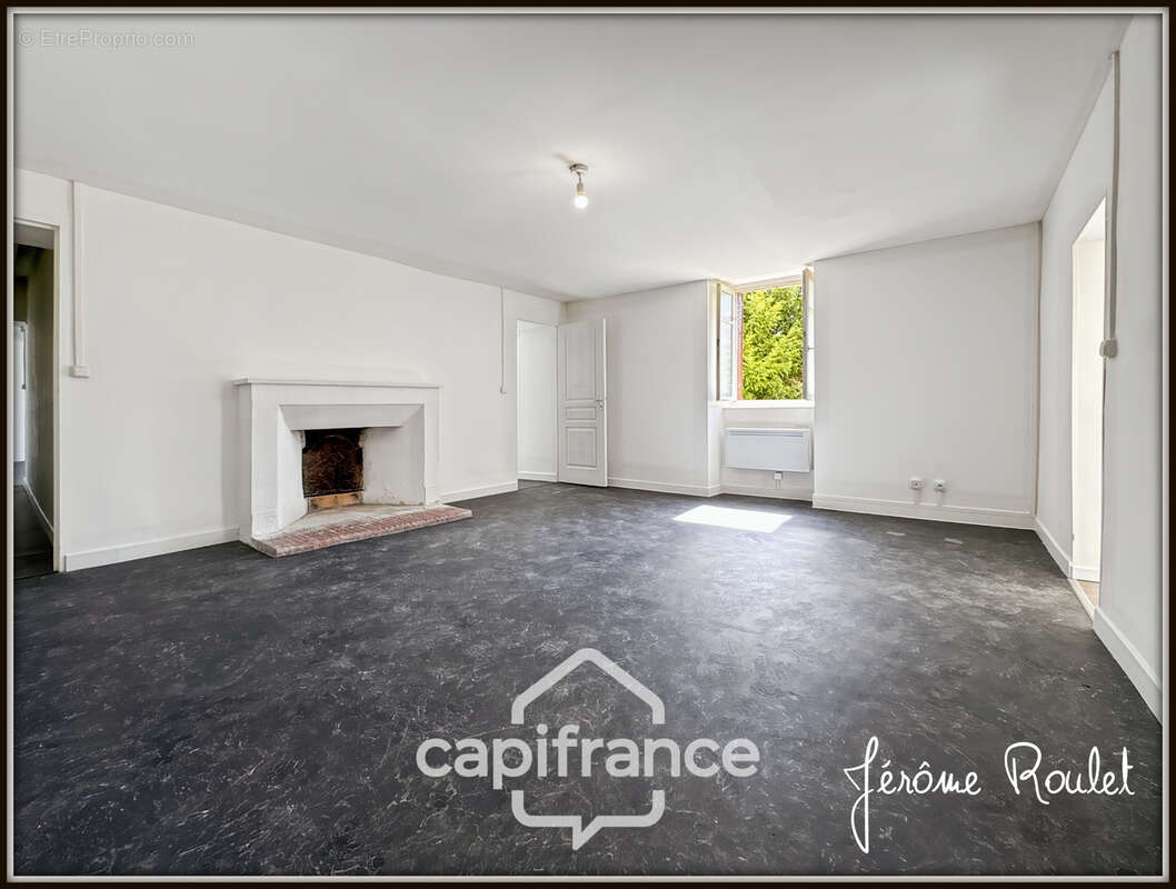 Maison en pierre à vendre 5 pièces 2 chambres Nombreuses Dépendances Terrain 22 400 m² Champigny-En-Rochereau (86) - photo 8