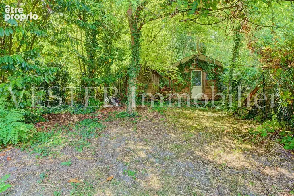 Sur un terrain de 3  000m², très agréable maison familiale d’environ 175m² - photo 6
