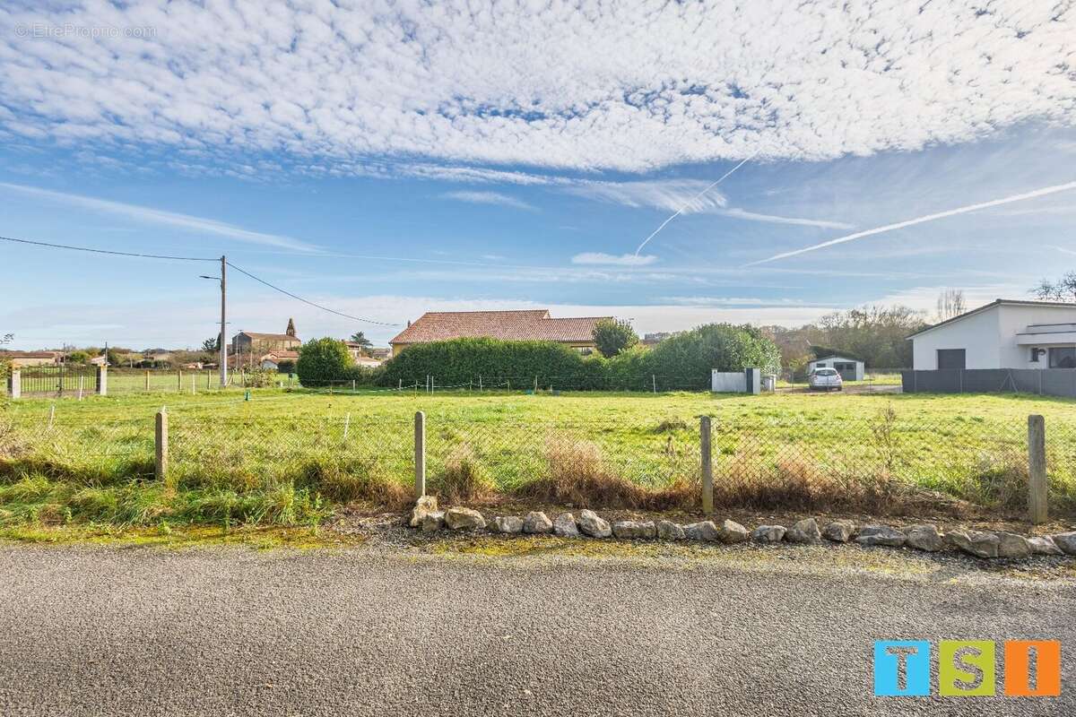 Terrain à SAINT-JULIEN-SUR-GARONNE