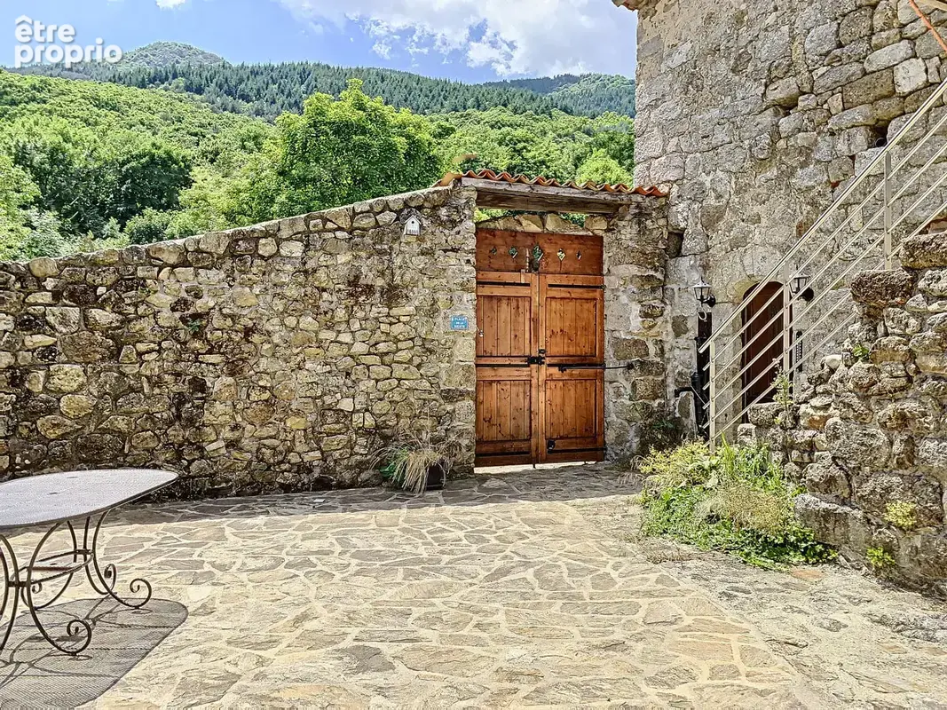 Une bastide du 16ème siècle rénovée de 260 m2 hab., aménagée en 2 logements et annexes, cour intérieure, pisci - photo 13