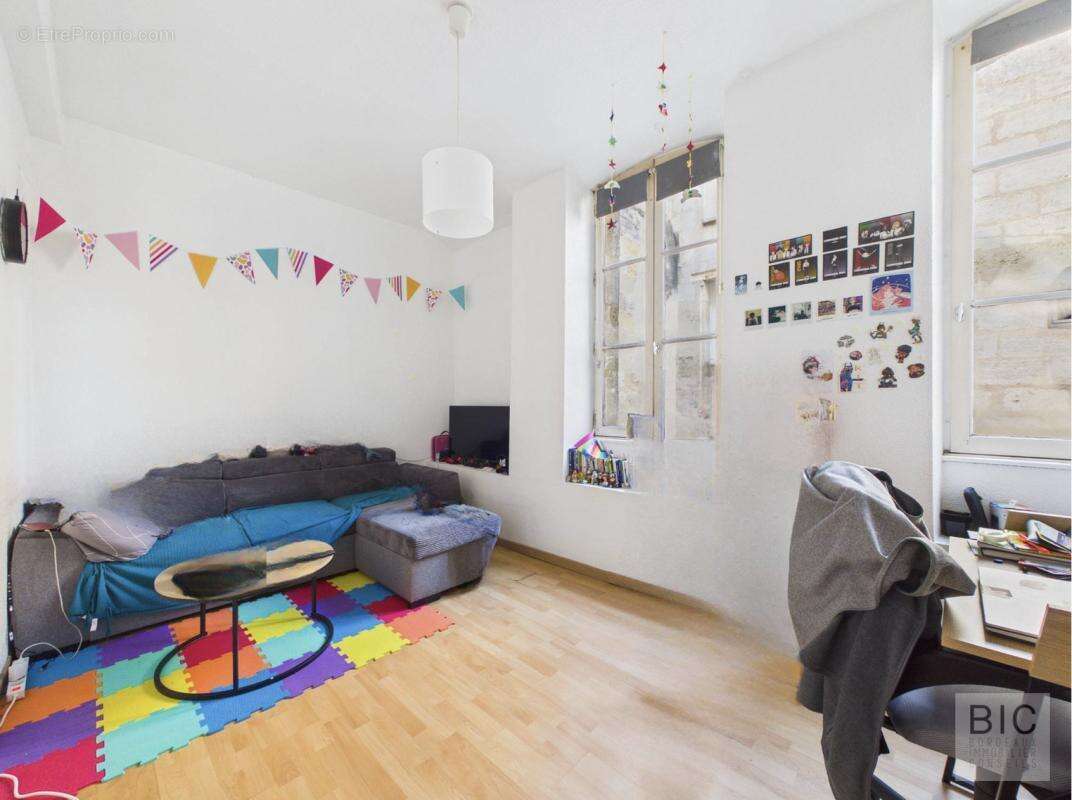 A vendre Grand T1 bis vide idéal investissement locatif ou 1er achat - photo 2