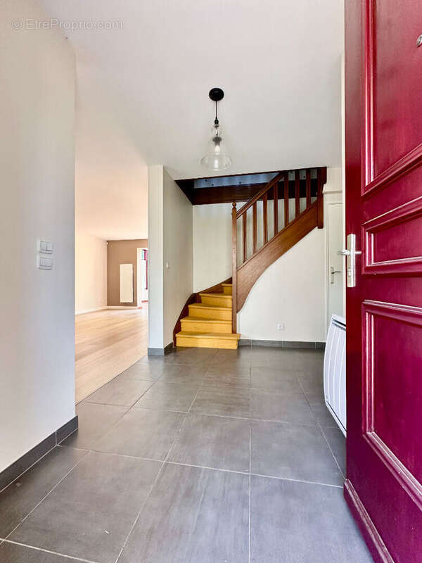 Maison à LE MESNIL-LE-ROI