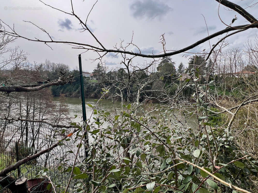 Dans un quartier privilégié de Villeneuve-sur-Lot, à quelques minutes à pied du centre-ville, venez découvrir cette charmante ma - photo 4