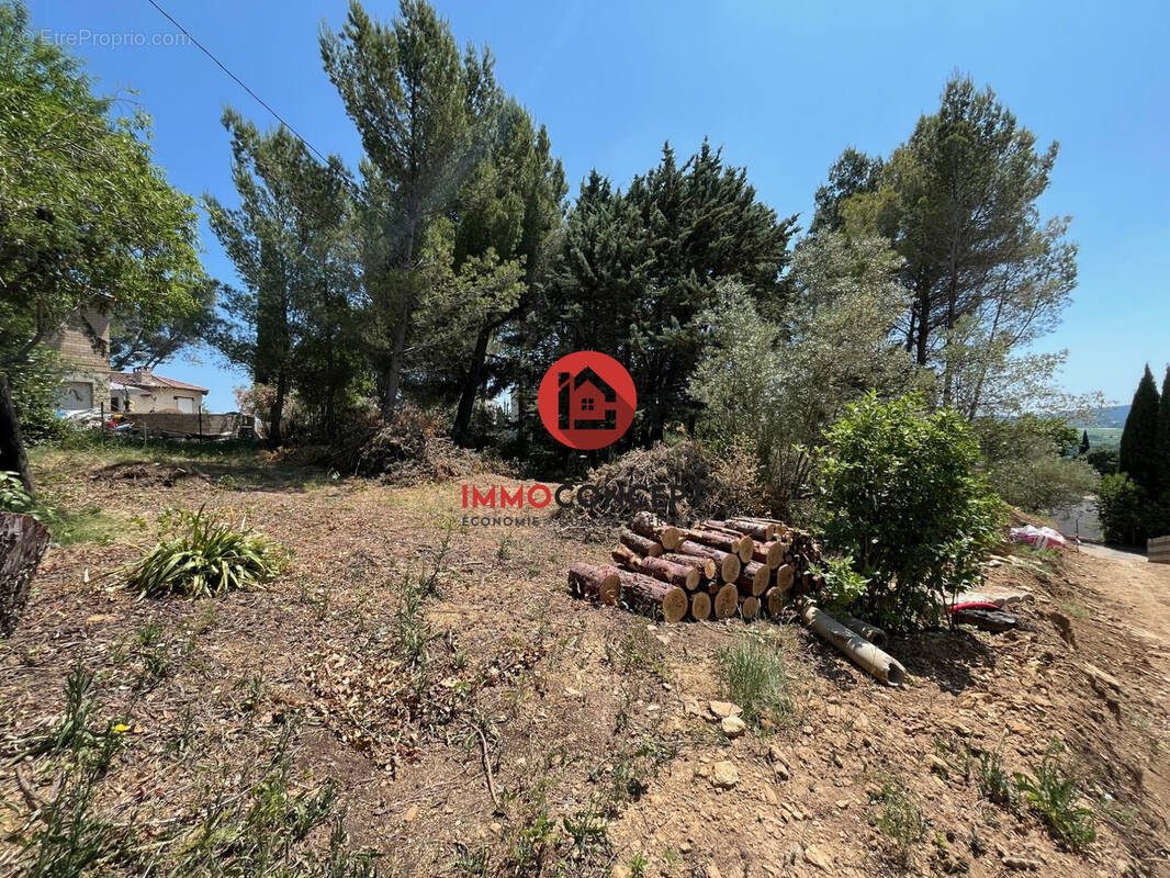 Terrain à LAUDUN-L'ARDOISE