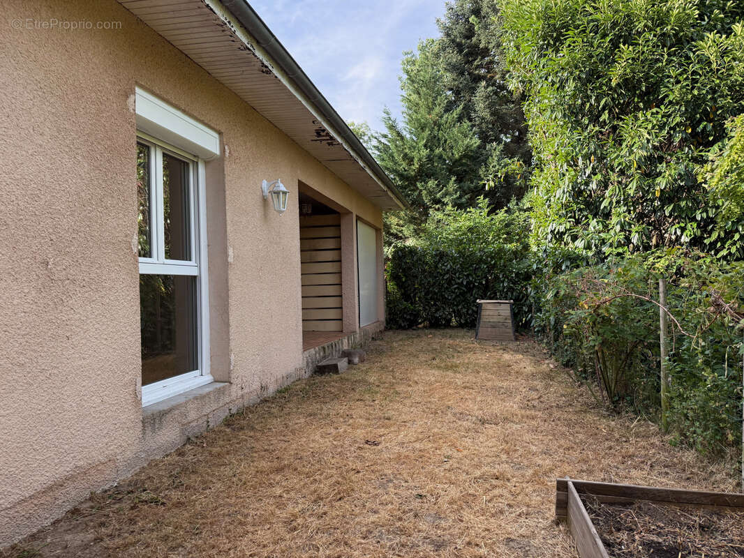 Auv 1222 : Maison de 1979, Pionsat à distance de marche, quartier arboré - photo 31