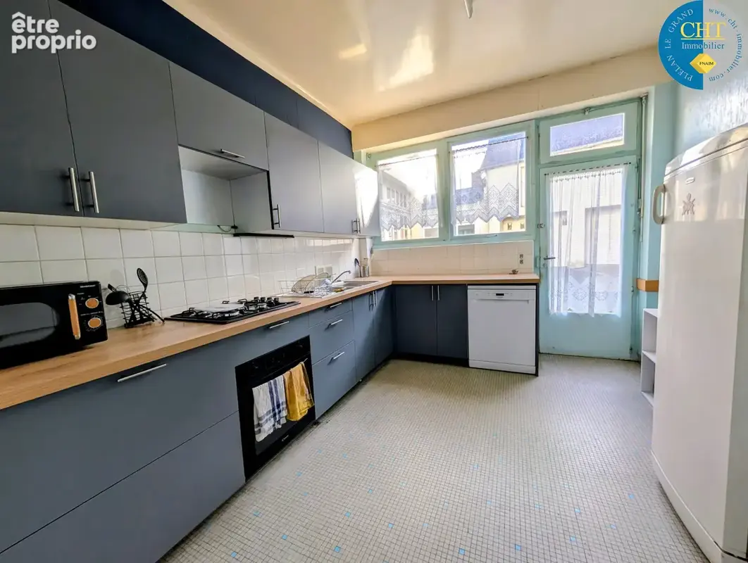 Immeuble mixte en hyper-centre de guer avec cht immobilier - photo 2