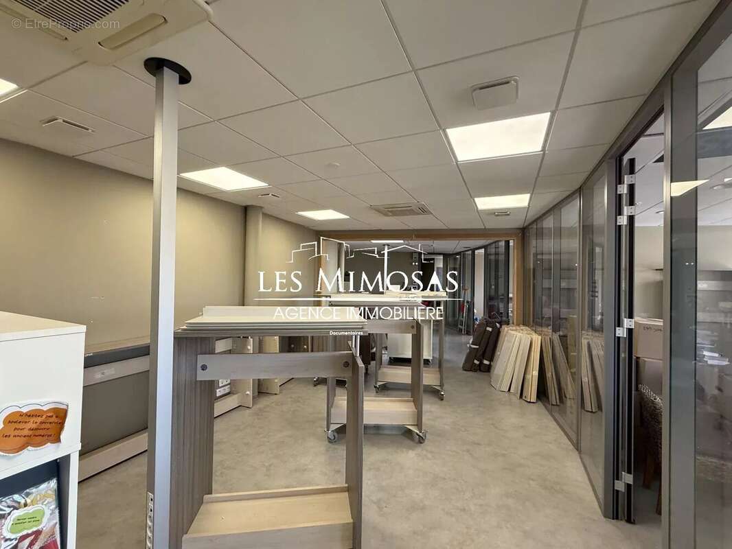 Commerce à ROQUEBRUNE-SUR-ARGENS