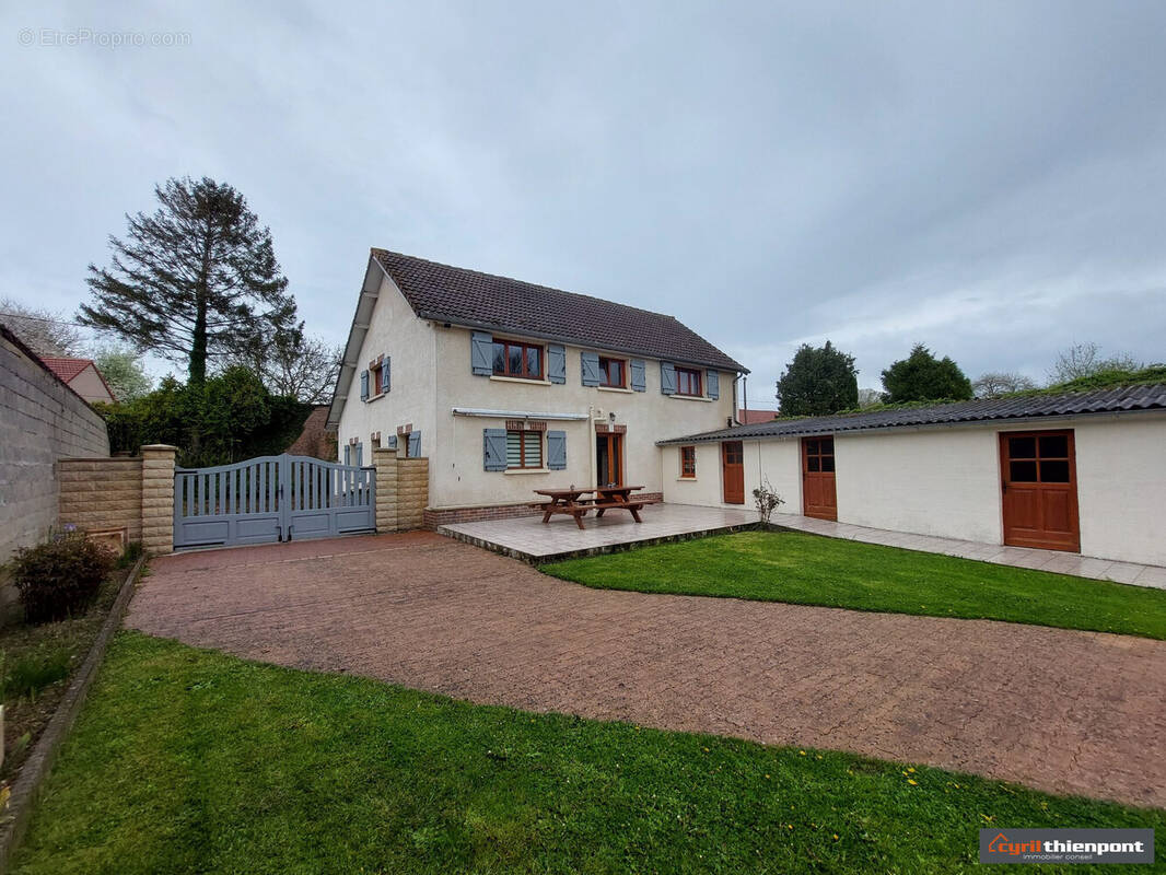 Maison à NEUFMOULIN