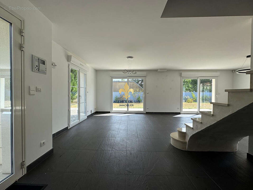 Maison hyper-centre Lamorlaye - photo 4