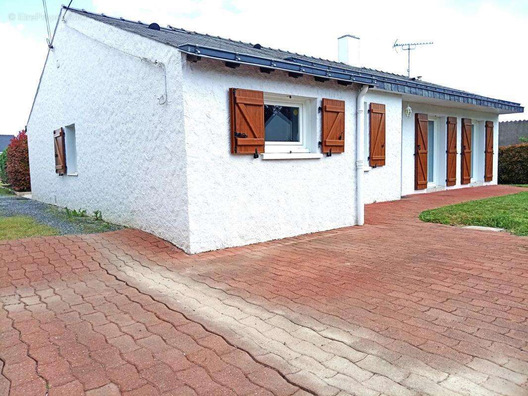 Maison à SAINT-HERBLON