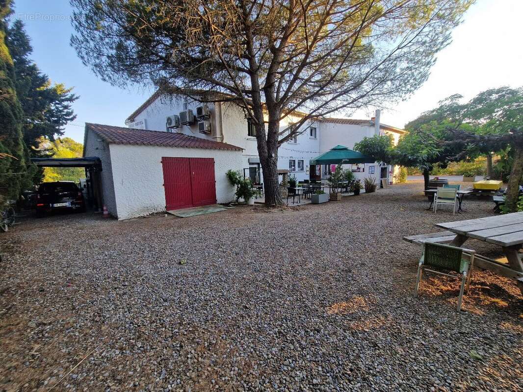 Cause retraite - ancien hotel restaurant en bordure du canal du midi - photo 7