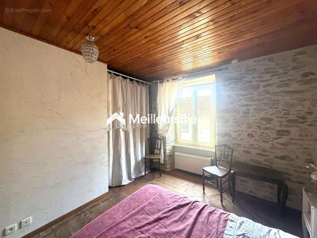 Maison à SAINT-JUST-SUR-VIAUR