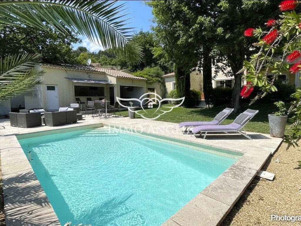 Maison à LAUDUN-L&#039;ARDOISE