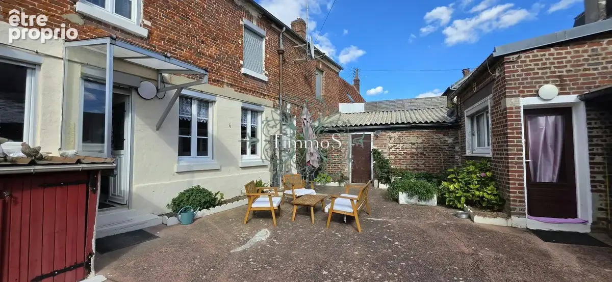 Charme de la brique & fort potentiel : Maison de village avec dépendance aménagée à Andeville ! - photo 1