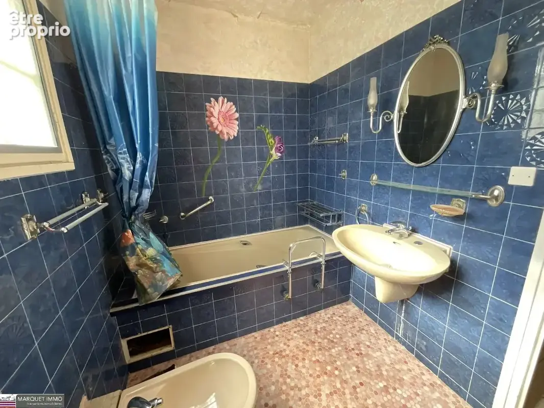 Cadre verdoyant et calme pour cette maison traditionnelle T6 de 141 m², en 3 faces, sur un terrain clos, arboré, piscinable et i - photo 13