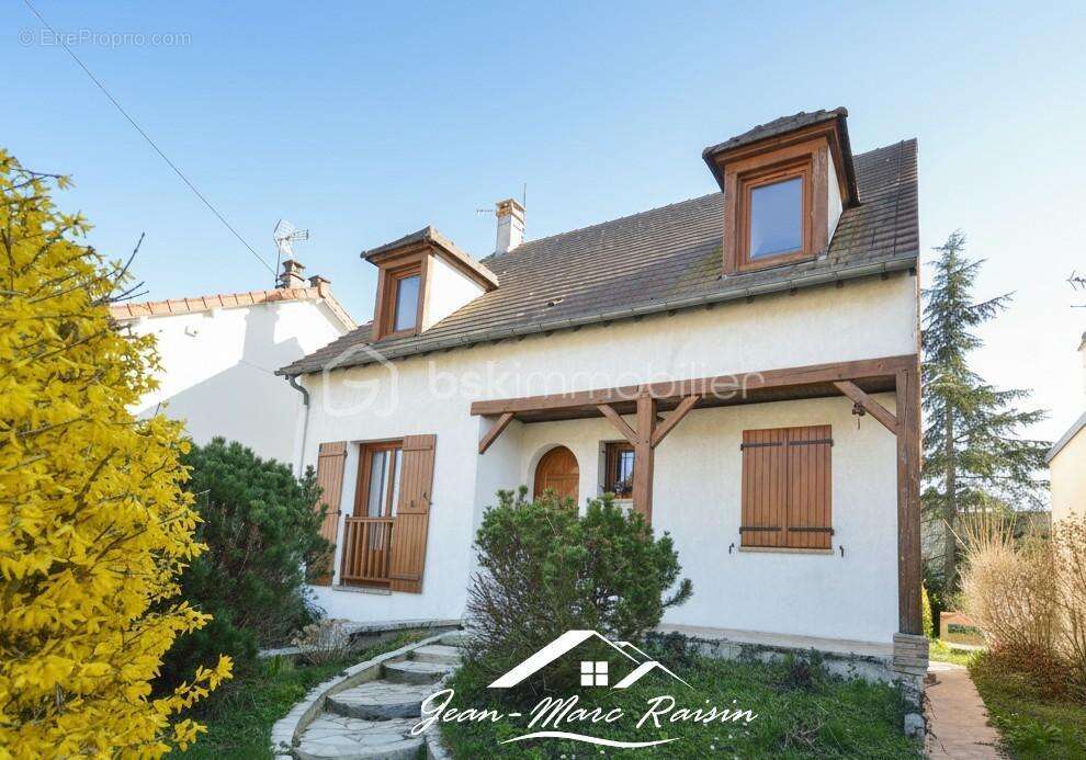 Maison à TREMBLAY-EN-FRANCE