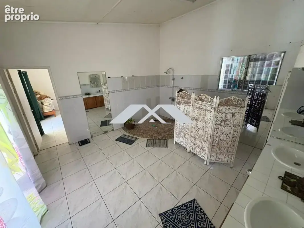 Maison 330 m² à Saint-Pierre  - photo 7