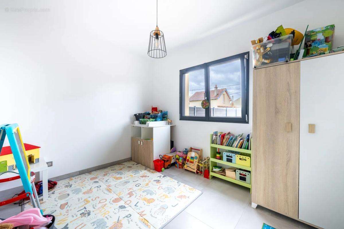 Maison à LES MUREAUX