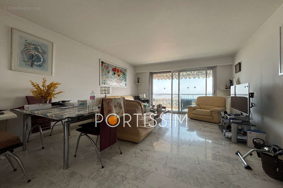 Appartement à SAINT-LAURENT-DU-VAR