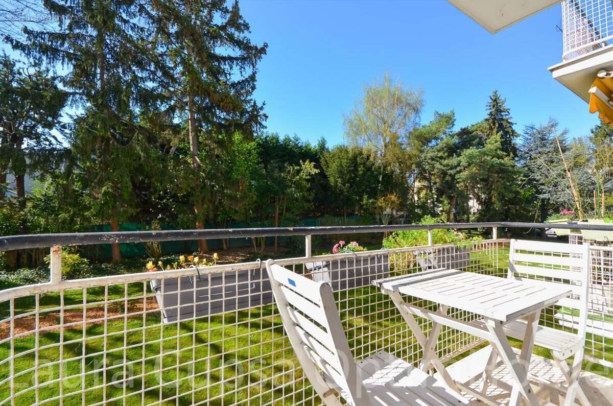 Sceaux - 8 min rer - 3/4 p - 65,67 m² - balcon - dernier etage - cave - parking libre dans residence fermee - photo 2