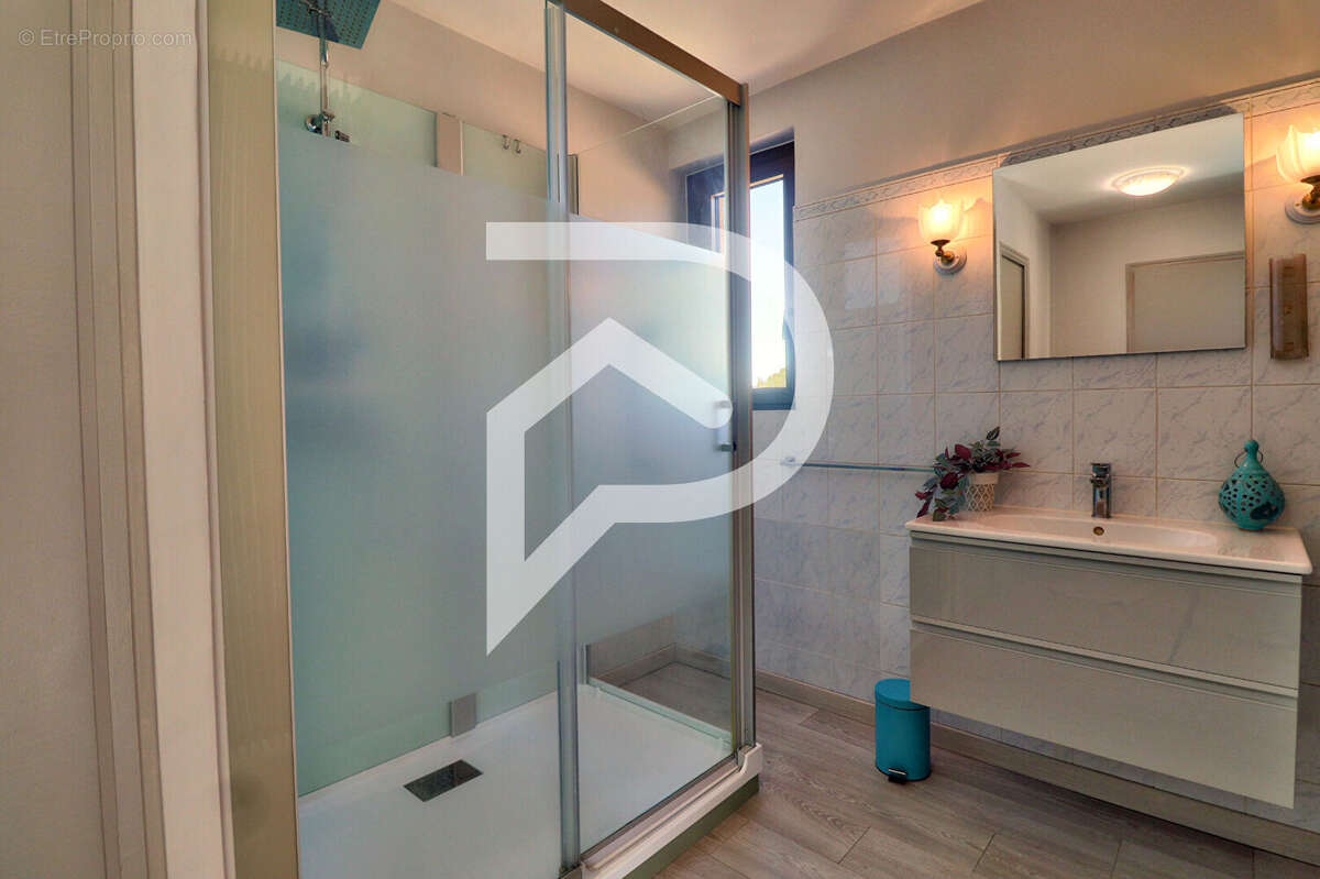 Maison à VINON-SUR-VERDON