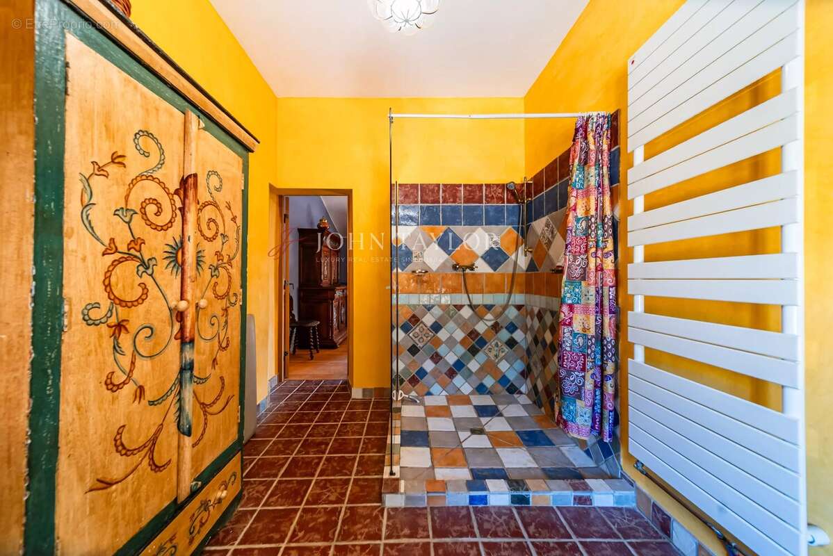 Propriété d'exception aux portes de Lourmarin – Élégant domaine de caractère au cœur du Luberon - photo 26