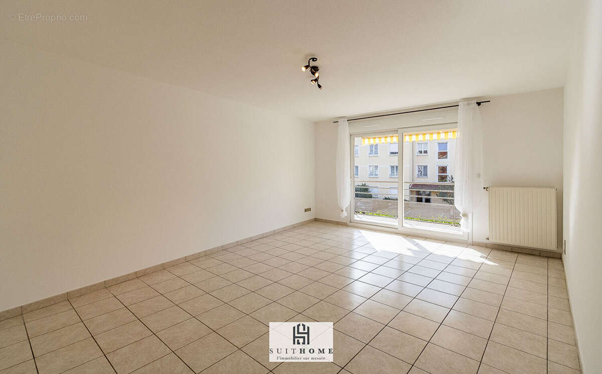 Appartement à GREZIEU-LA-VARENNE