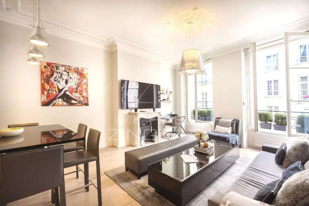 Appartement à PARIS-1E