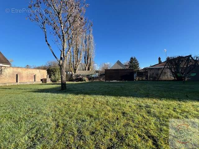 Maison à LES GRANGES-LE-ROI