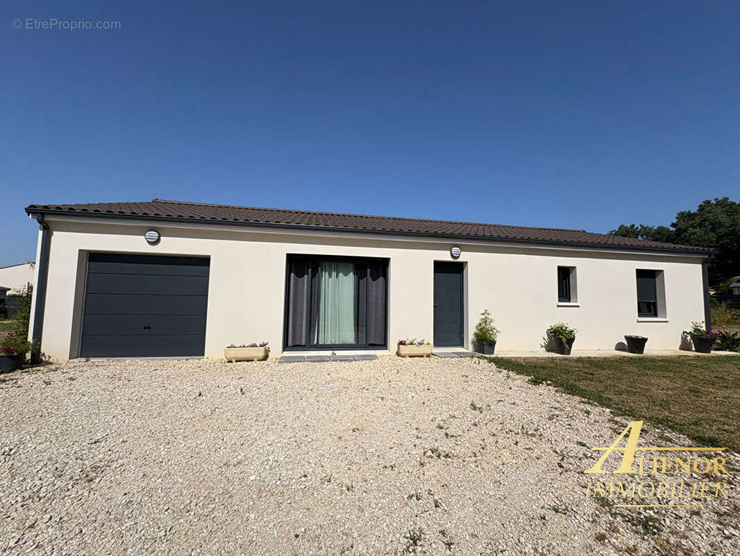 Maison à CREYSSE