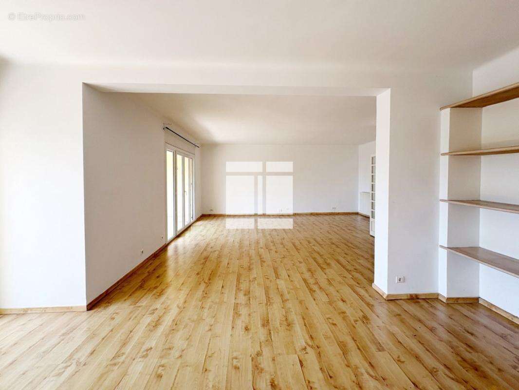 AJACCIO – Route des Îles Sanguinaires – Spacieux T4 de 150 m² avec terrasse filante de 60 m² exposée plein sud - photo 3
