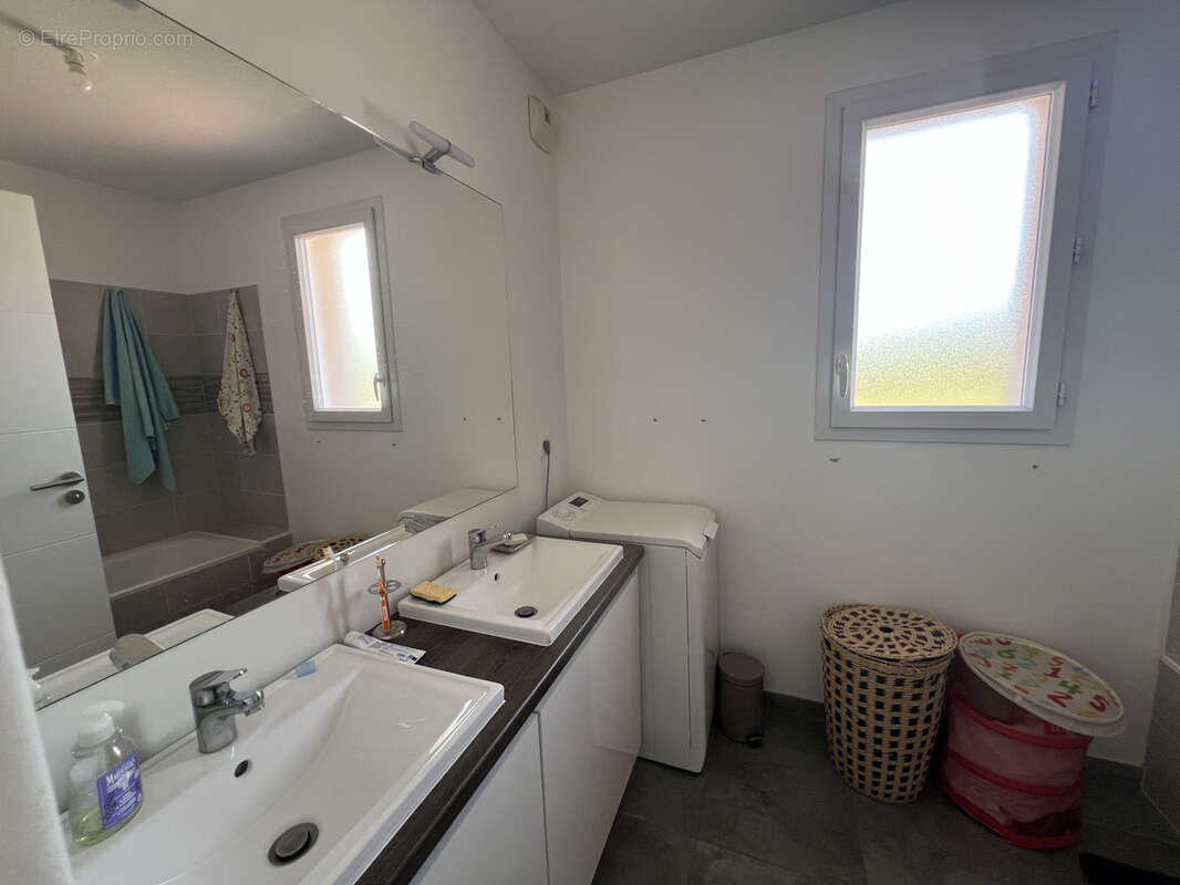 Maison à LE CASTELLET