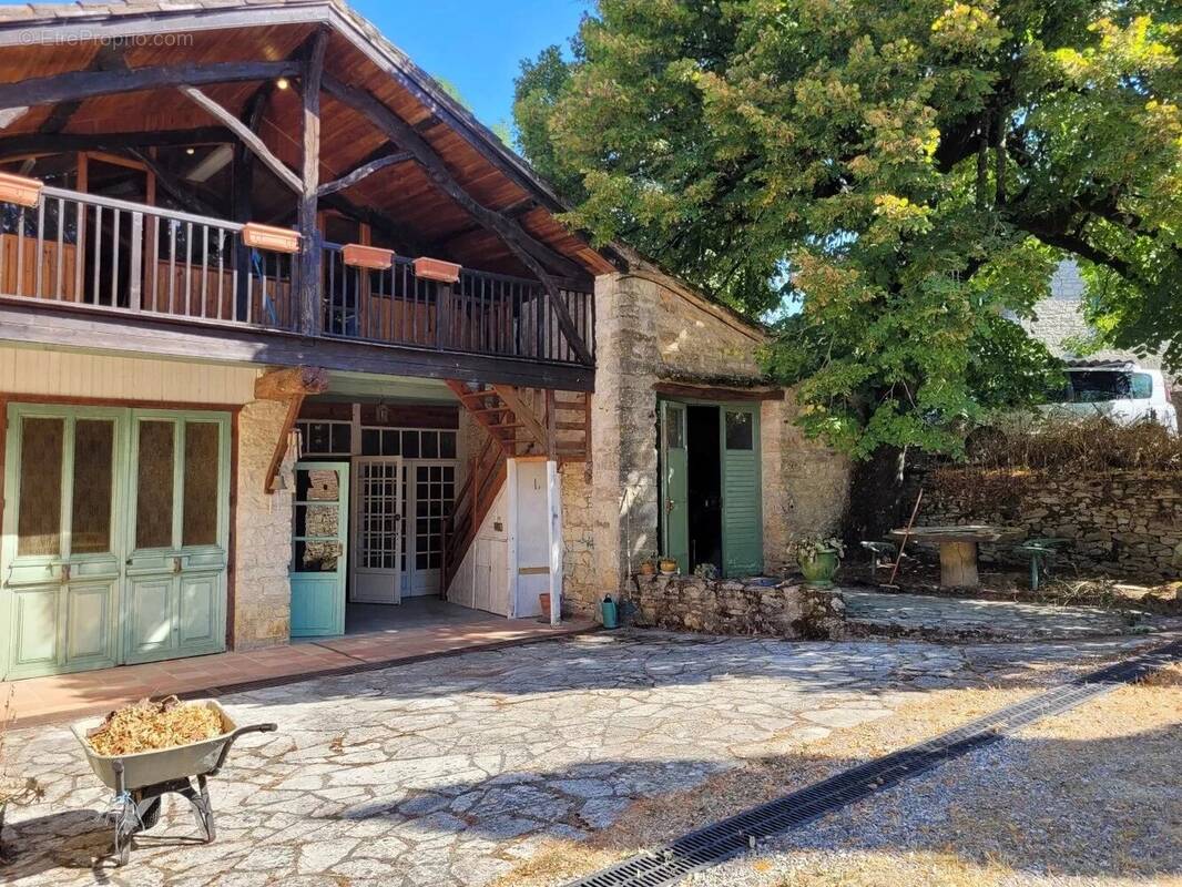 Charmante maison de campagne familiale sur un terrain de plus de 6000 m², à 10 minutes de Cahors. - photo 2