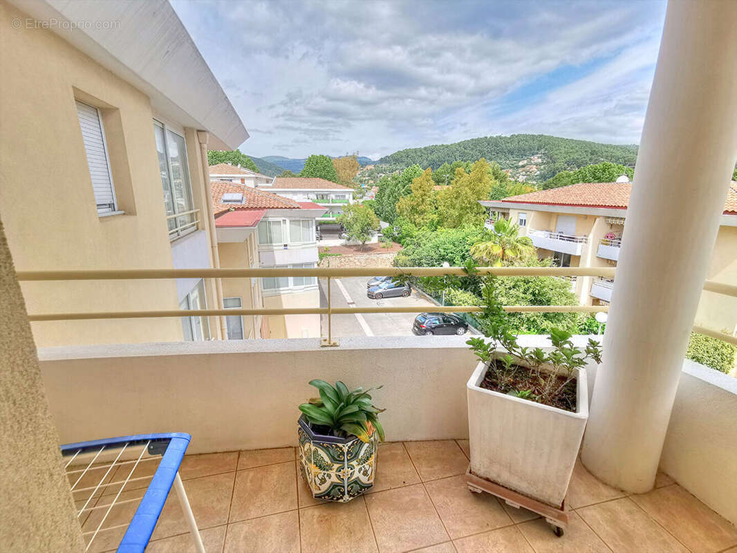 Appartement à SOLLIES-PONT