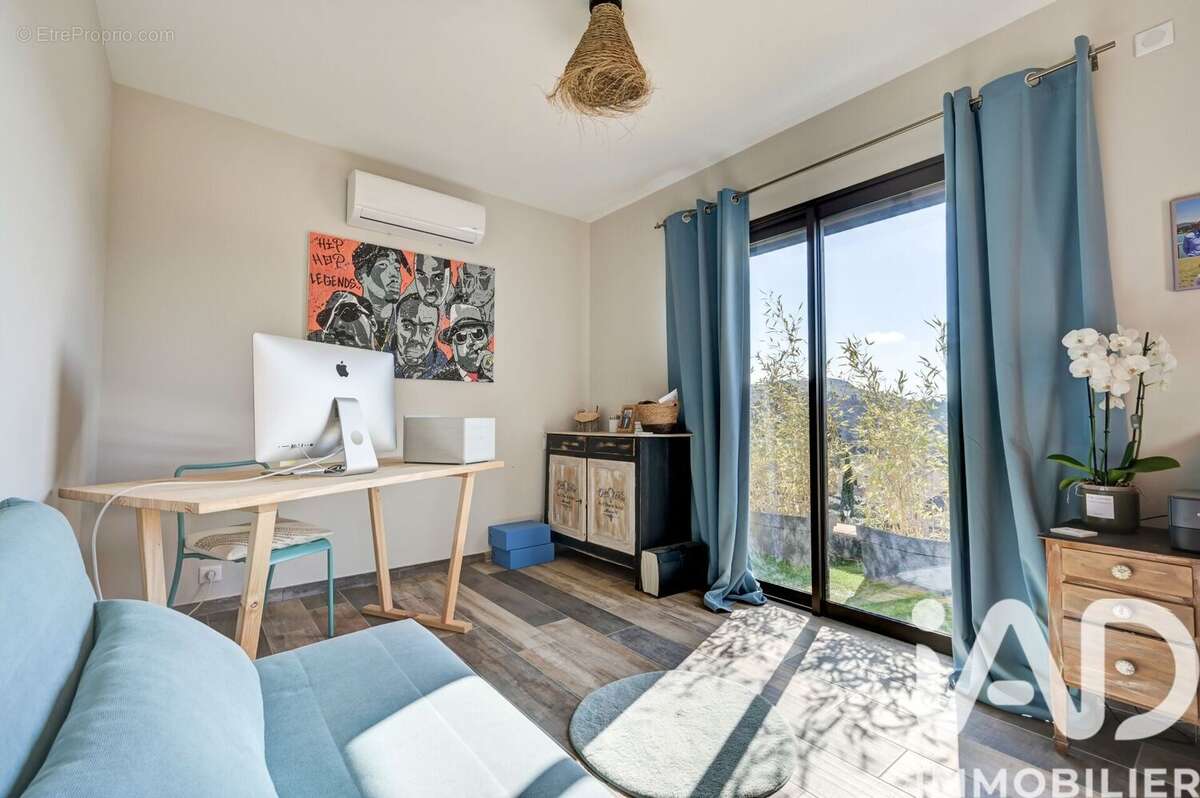 Photo 9 - Maison à LE CASTELLET