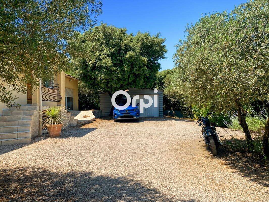 Villa T6 de 168 m2 de plain pied, jardin, piscine, garage - photo 6