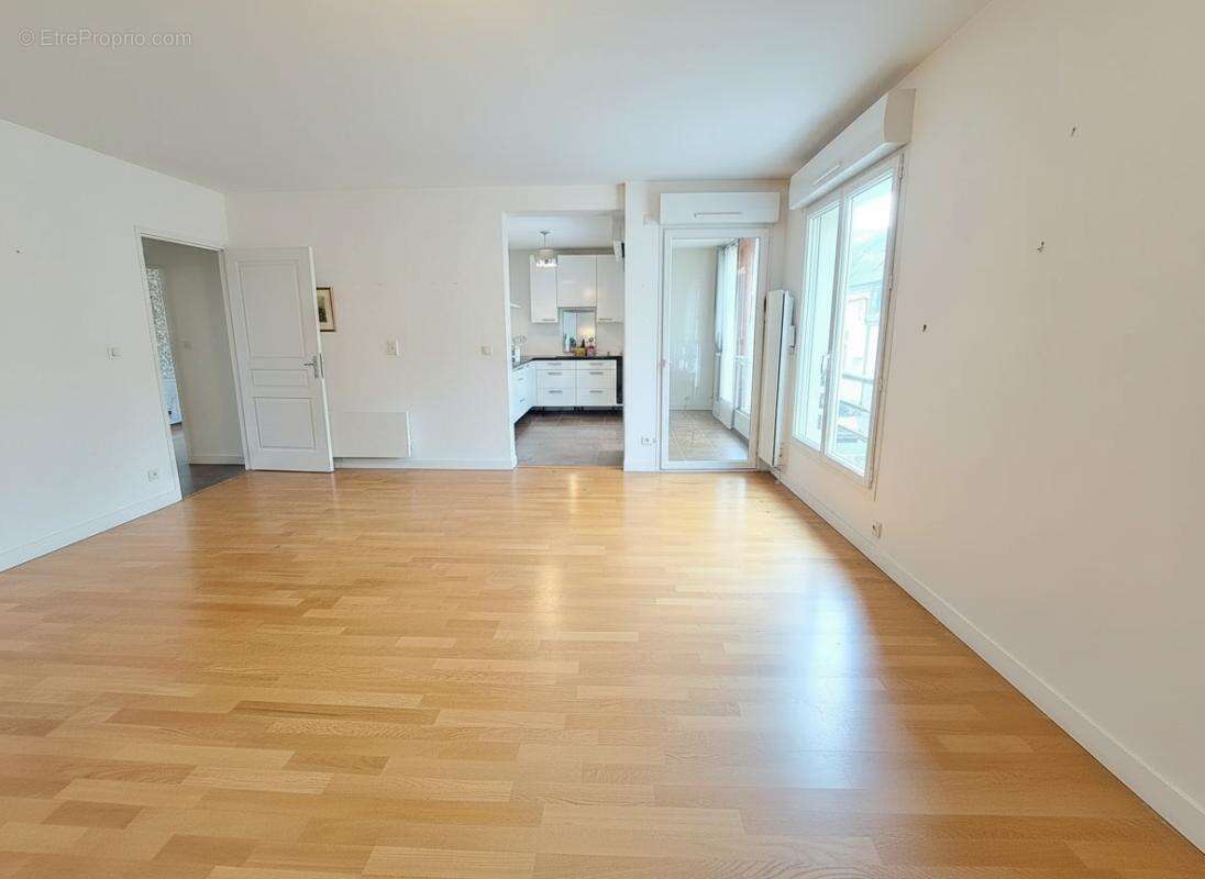 Appartement T3 avec terrasse et stationnement  place Ney - photo 2