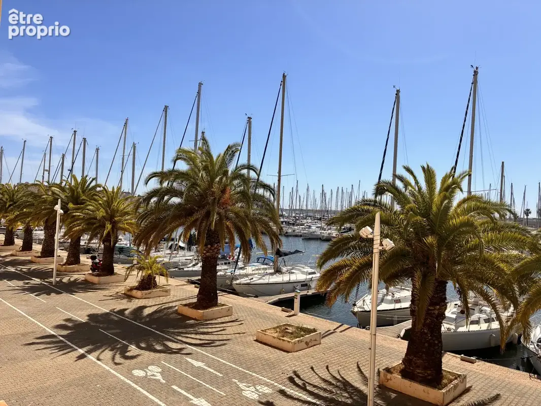 GRUISSAN, RIVE DROITE, EN EXCLUSIVITE, Appartement de type 2 avec terrasse VUE PORT + place de parking privati - photo 15
